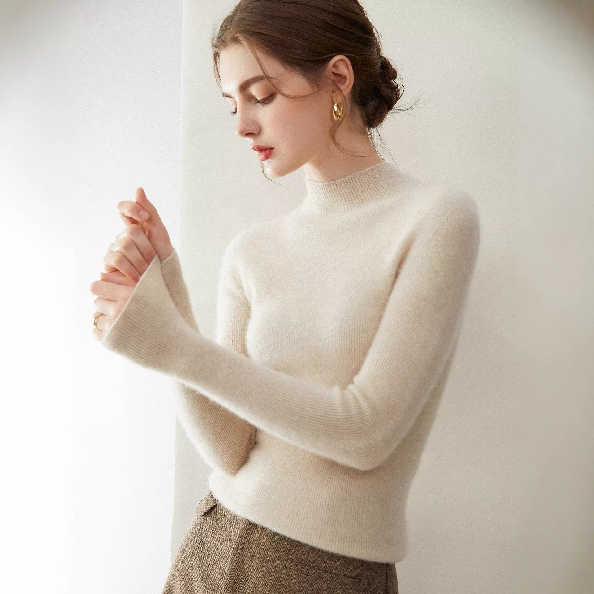 无缝一体半高领羊绒衫女100%纯山羊绒修身显瘦针织打底毛衣女秋冬