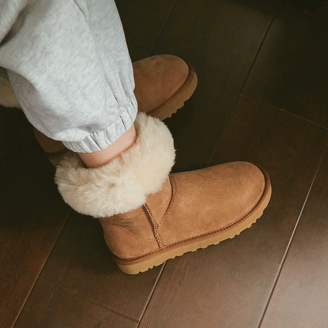 Новые 2024 mid -tube high tube thick sheepskin and hair all -in -one female snow boots leather cotton shoe high -top Sangpo village to keep warm