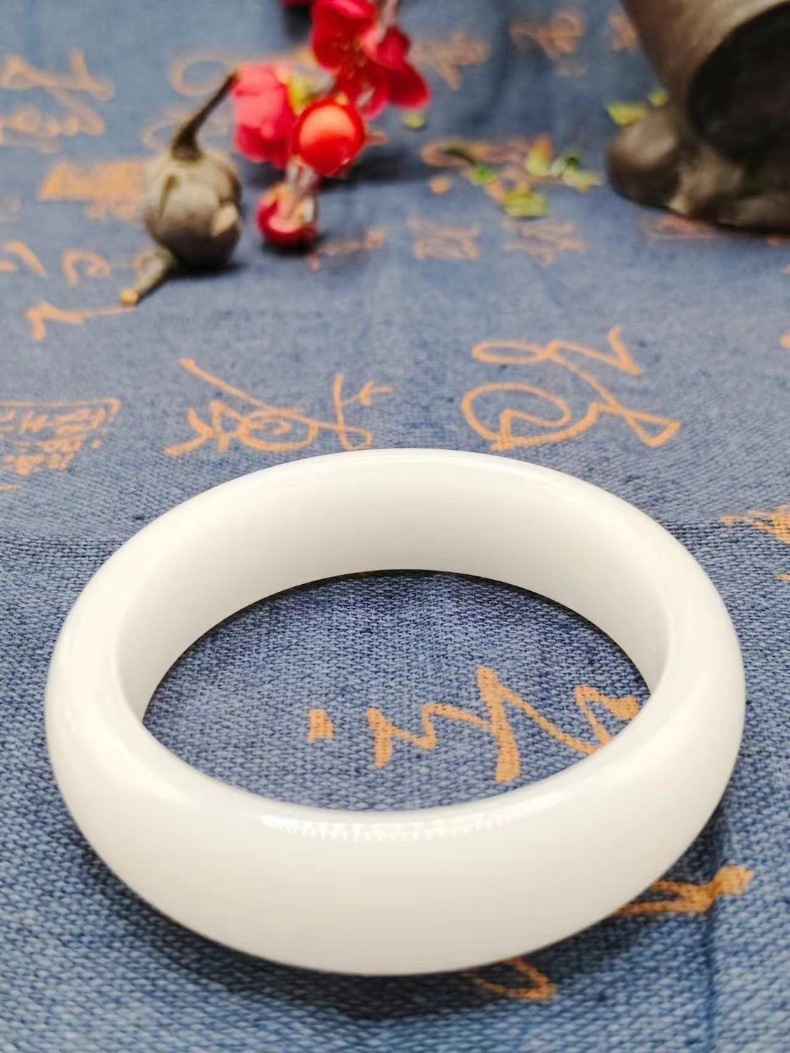 Vòng tay ngọc bích Hetian tự nhiên Tân Cương – ngọc bích trắng mỡ cừu chính hãng, phong thủy bình an chi tiết 2