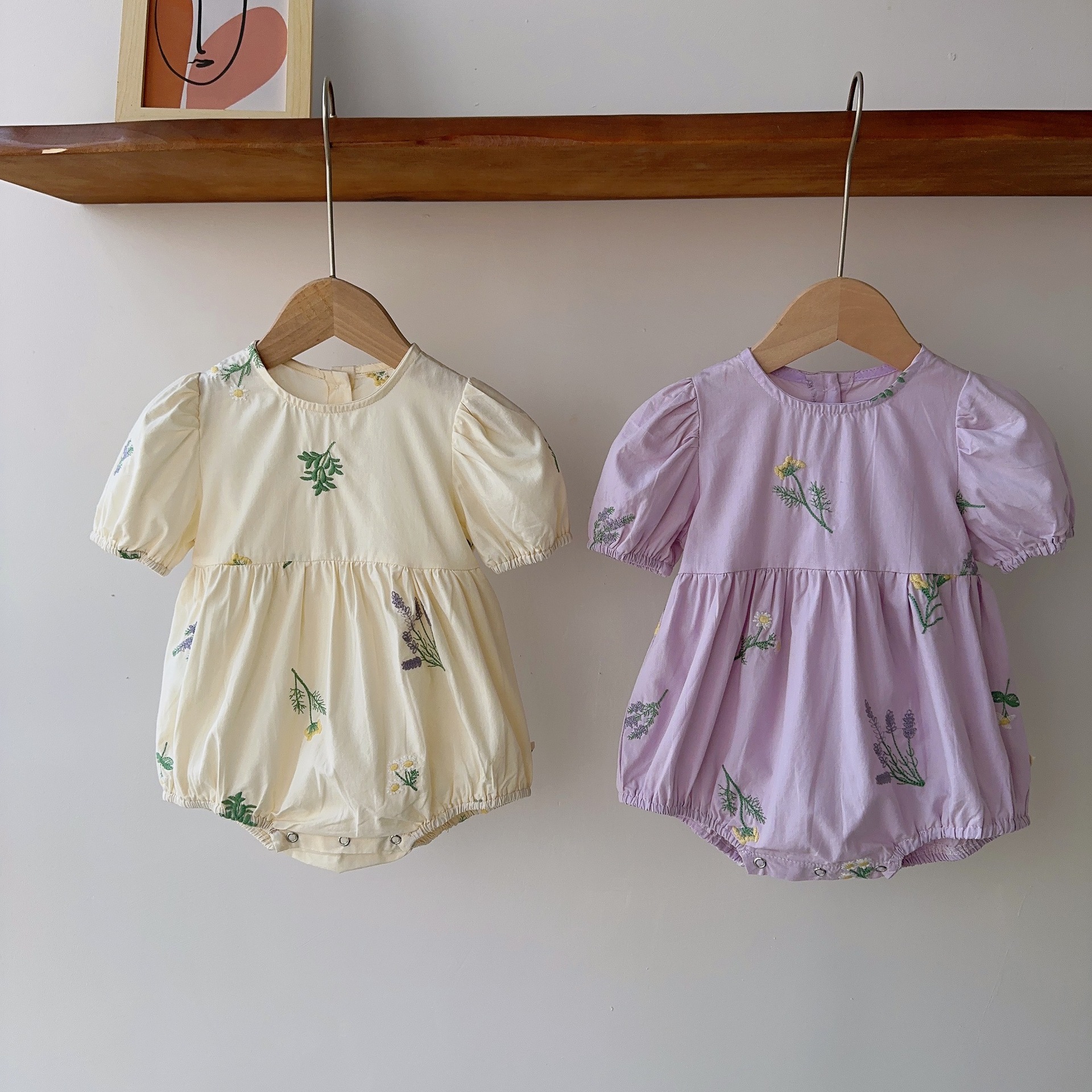 Ropa de verano para niños pequeños, estilo coreano fino, novedad de verano 2025, pelele de jacquard con mangas abullonadas para bebé, conjunto de verano para bebé image 2