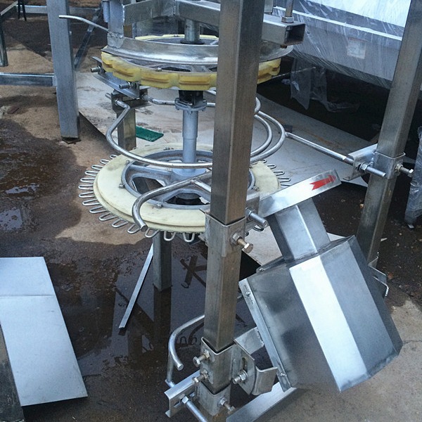 供应鸡屠宰设备 自动割爪切爪机 鸡爪鸭爪切割机家禽宰杀流水线用