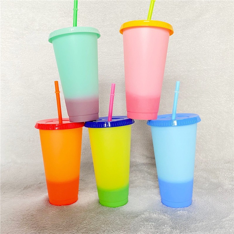 Ventas directas transfronterizas de plástico de 24oz en frío, taza que cambia de color, taza de paja de PP, cambio de color sensible a la temperatura, regalo promocional, se puede agregar logotipo