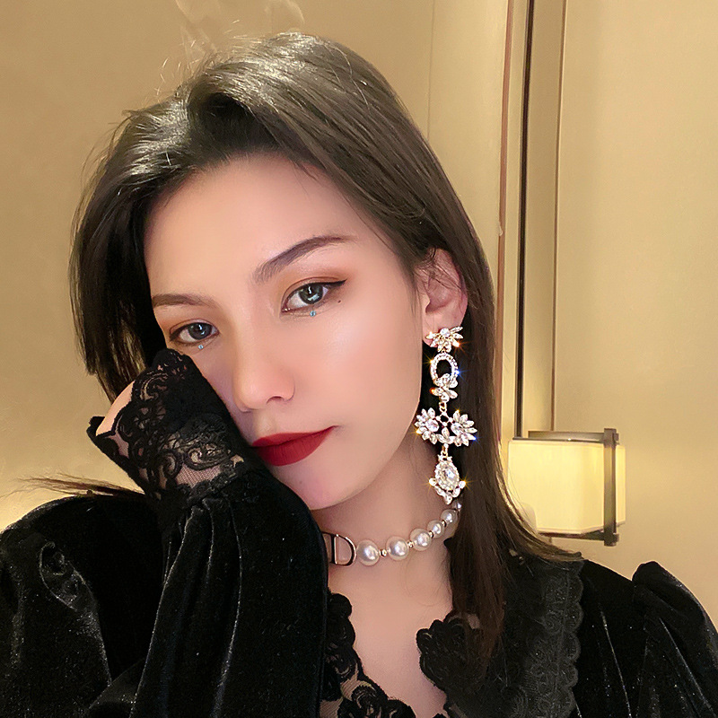 925 Silver Needle Rhinestone-encrusted Flower Temperamental Earrings European And American Ins Fashion High Sense High Profile And Generous Long Earrings For Women display picture 4