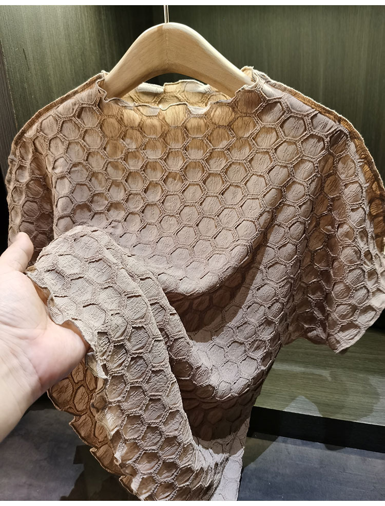 Áo thun nữ tay ngắn cổ tròn chất liệu cotton phối họa tiết ép hoa nhăn — màu đen, xanh lam, màu trắng, màu kaki chi tiết 15