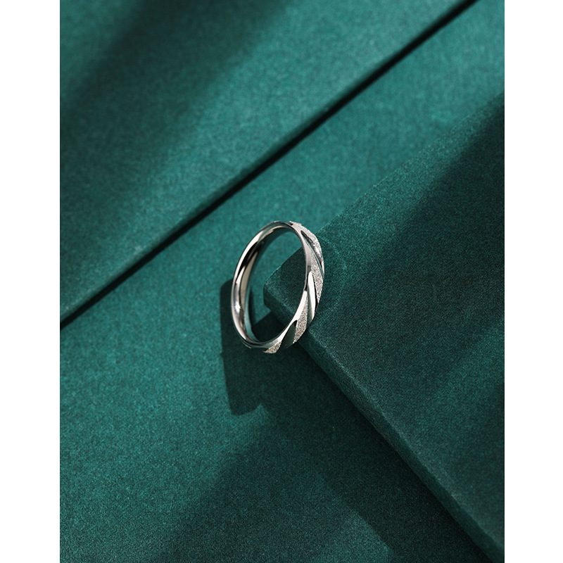 Anillo de plata esterlina S925 anillo de hombres y mujeres esmerilado mismo anillo cerrado par de luz diseño de nicho de lujo