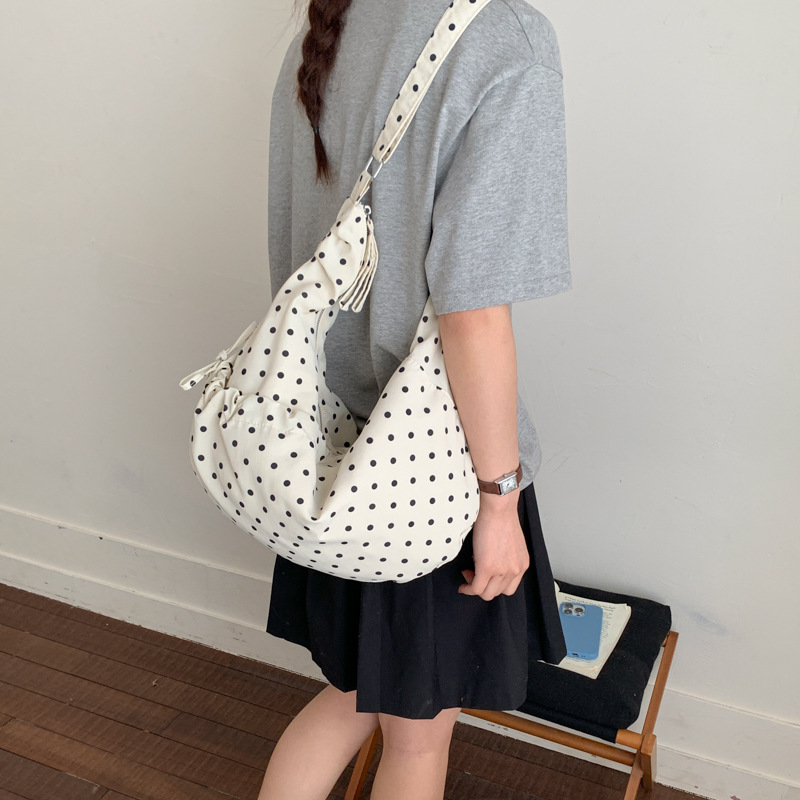 Bolsa de brazo de onda coreana para mujeres 2026 nueva bolsa de hombro de nicho de nicho de diseño diario de viajes extranjeros bolsas de bolsas