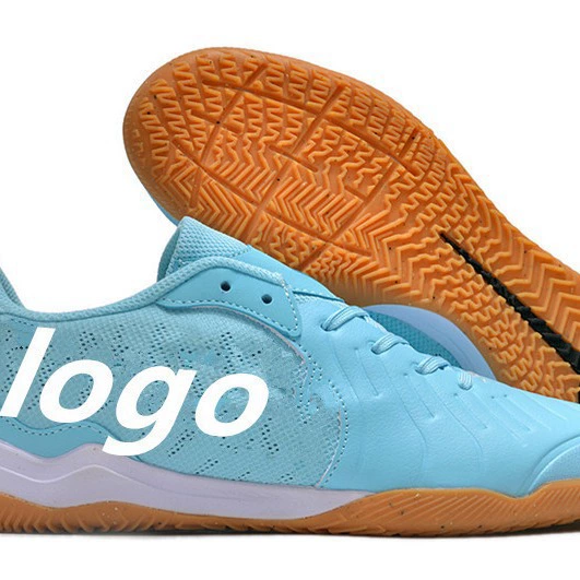 Производитель из Путиан: оптовые профессиональные футбольные бутсы для мужчин с легендарными плоскими шипами для тренировок в помещении и на улице, для соревнований и кросс-граничной торговли.