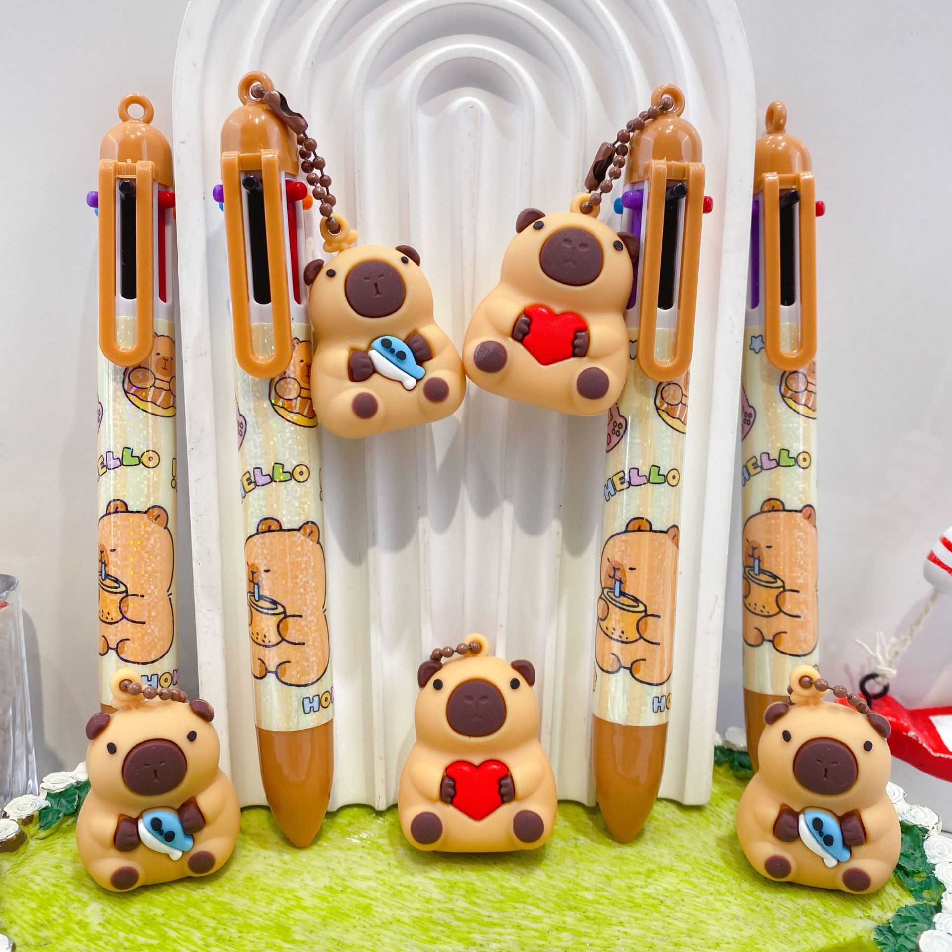 Nuevo colgante de muñeca Kapibala cultural y creativo bolígrafo de seis colores de dibujos animados lindo bolígrafo de seis colores bolígrafo de mano de color