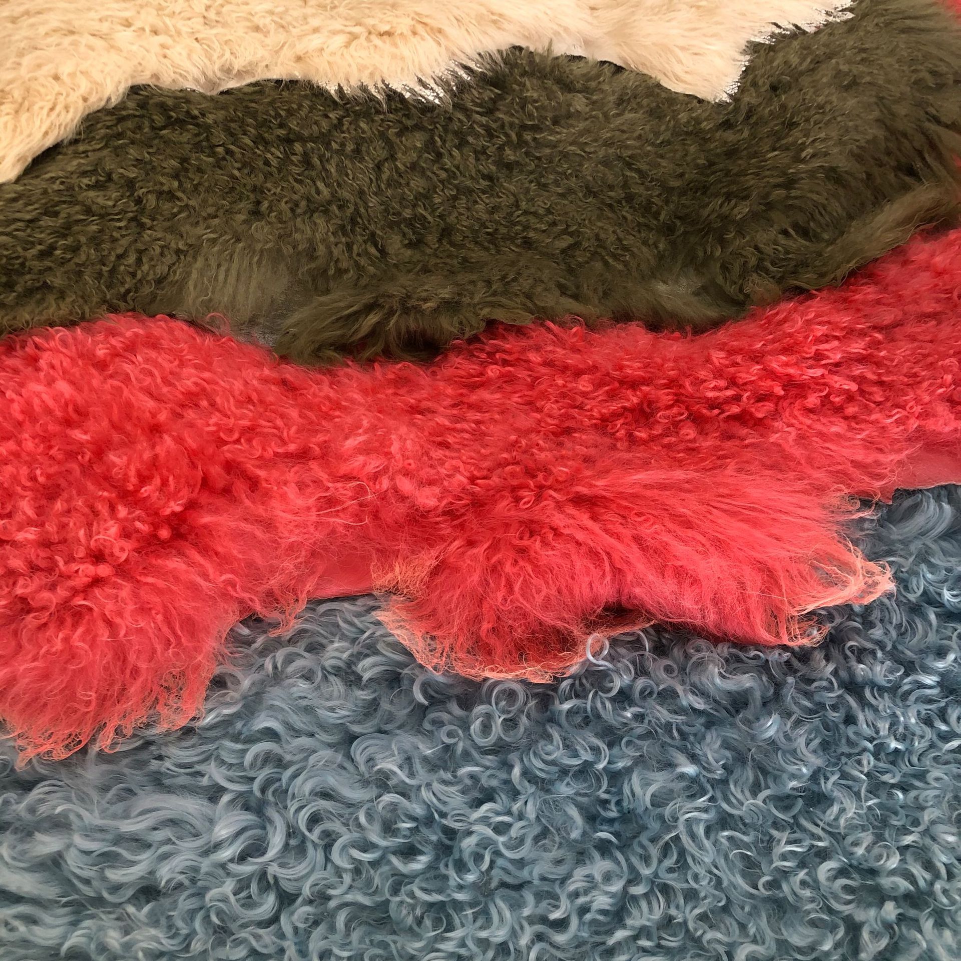 新款托斯卡纳卷真羊毛皮服装羊剪绒整张羊皮真皮毛一体绵羊皮海宁