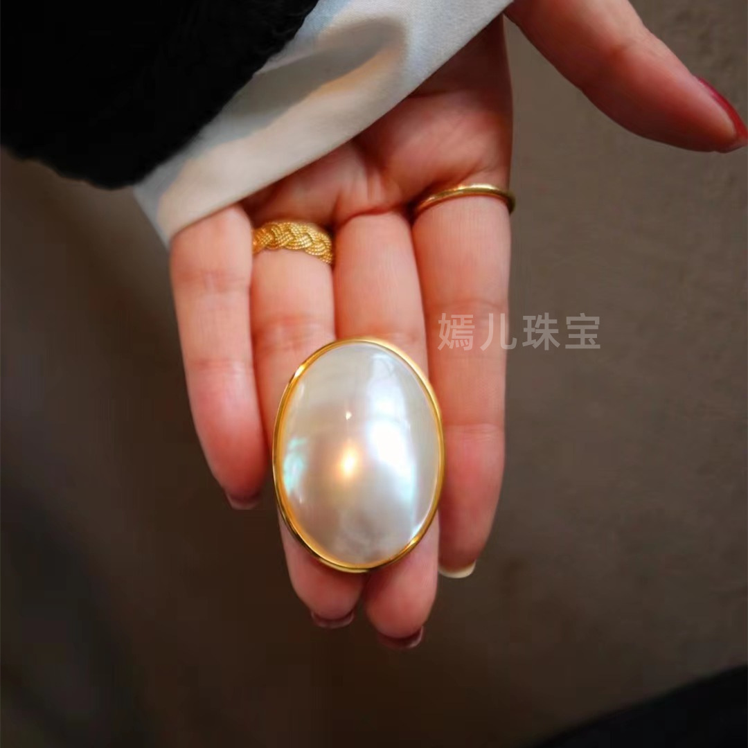 [Pre-Sale] Natural Freshwater Mabe Brooch Pendant Dual-Use Style, Made Entirely of S925 Silver Plated with 24K Gold, Simple and Stylish