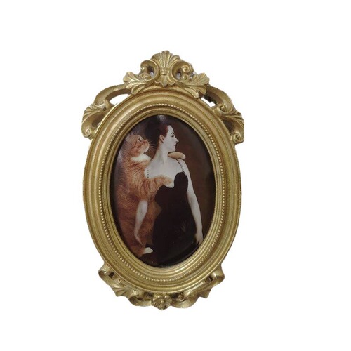 Resin carved photo frame table, European retro, desktop ornaments and picture frame combination matching golden embossed picture frame