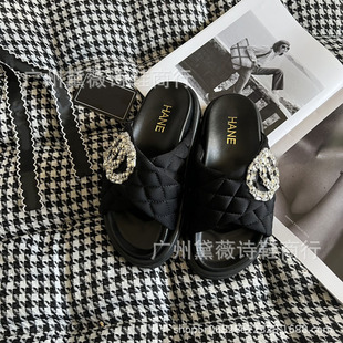 С���L�����ЬŮ�ļ��⴩�r�аٴ��⽻��ɳ��һ�֛���Ů������Ь