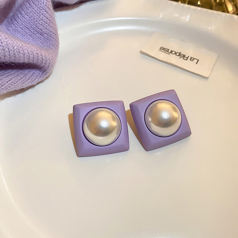 Vintage Purple Contrast Color Pearl Geometric Heart Earrings Wholesale display picture 5