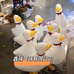歩く風船は歩く動物の風船ネットの赤いブタのおもちゃの動物の露店の卸売りの混紡の散歩のブタの風船です。