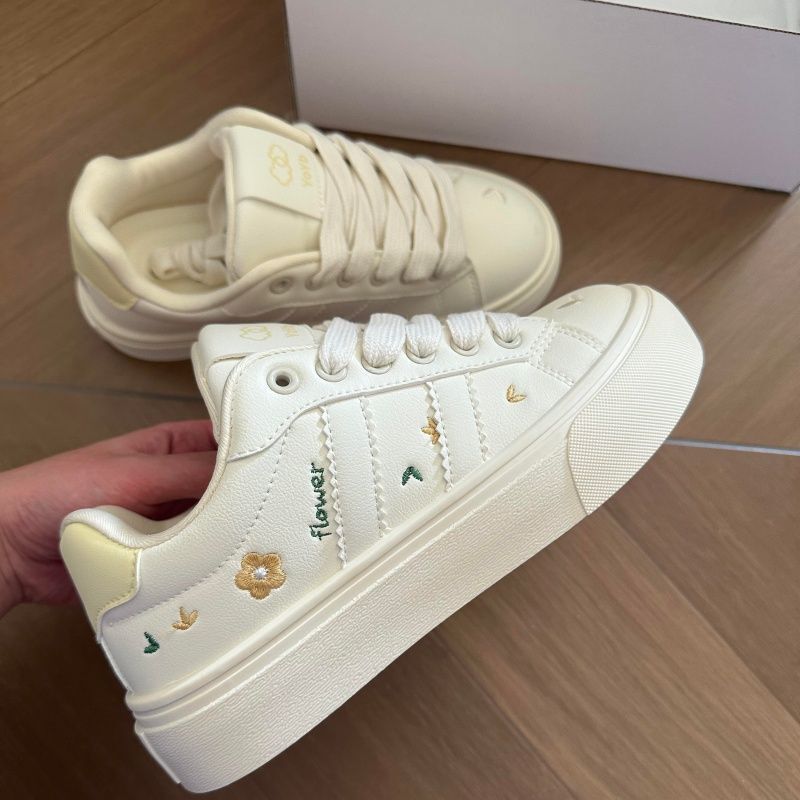 Cute Cartoon-Style Trainers 2026 Spring/Summer New Fashion Round-Toe Versatile Sneakers with Unique Design White Shoes