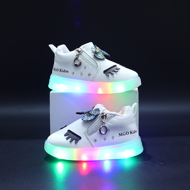 Light-Up Shoes 2025 Autum New Ready-Made Breathable Casual Sports Comfortable Children's Korean Style Children's Shoes Outdoor Luminous Shoes