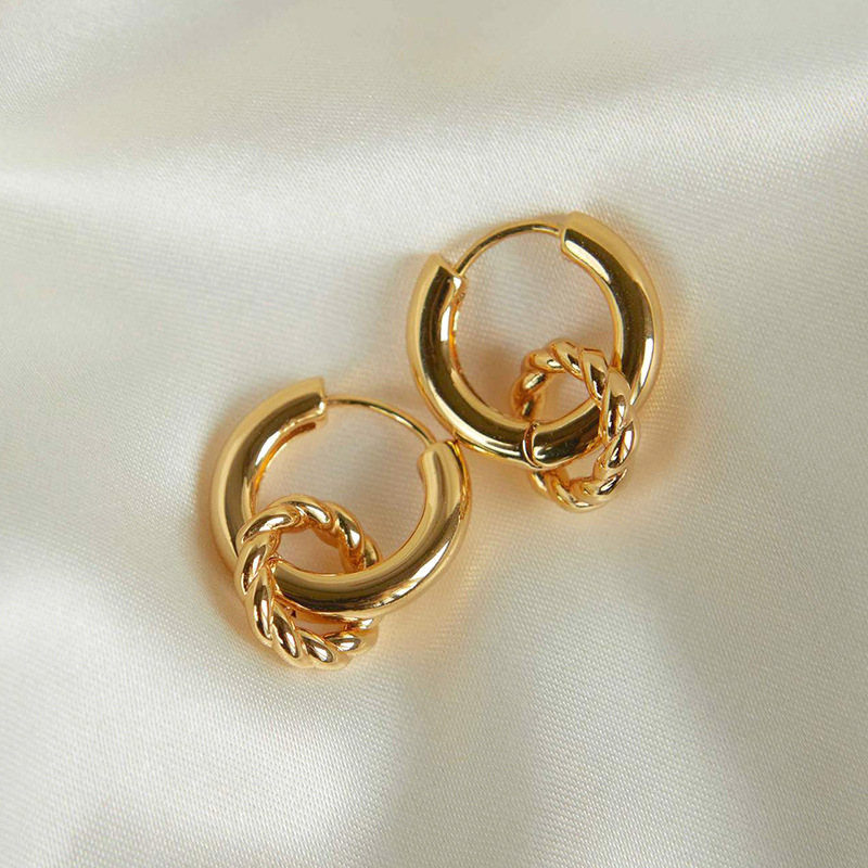 Retro Double Ring Interlocking Earrings European And American Exaggerated Copper Ear Jewelry display picture 3