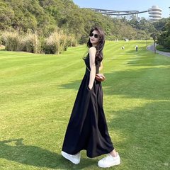 フランスのヘボン風の黒いノースリーブのベストのワンピースの女性2025夏の新型感の気質は腰の長いスカートを収めます。