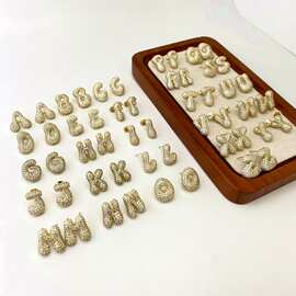 新款欧美风26个字母微镶锆石耳钉轻奢风百搭经典铜镀18K金耳饰