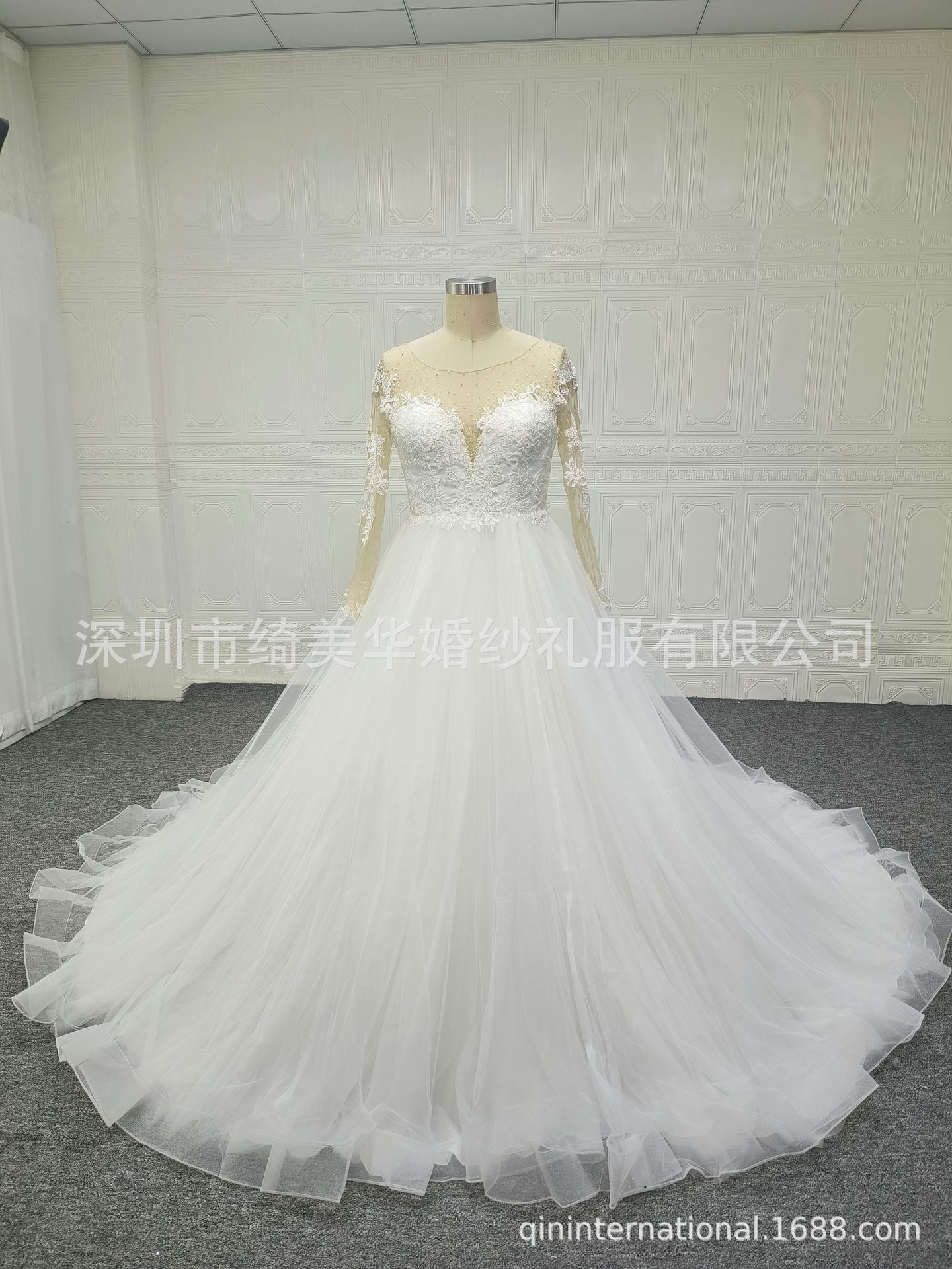 欧美新娘大码婚纱长袖圆领A摆大拖尾欧根纱新娘婚纱礼服