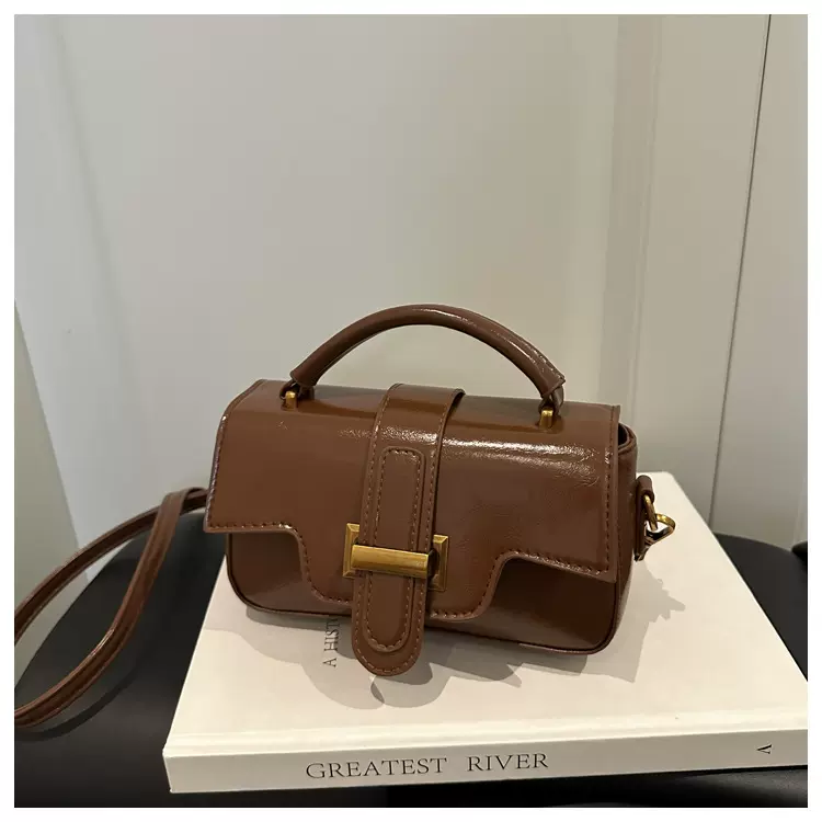 高级质感小包包女2025新款秋季复古百搭斜挎包网红爆款手提小方包