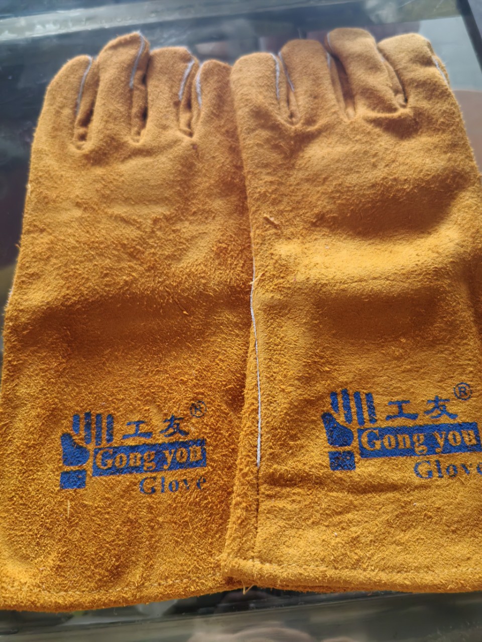 工友全牛皮黄电焊加厚加长耐磨防护双层棉里高温隔热防烫焊工手套
