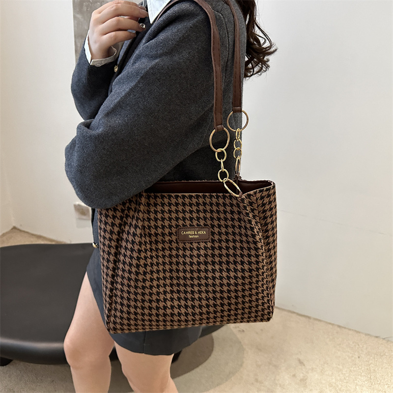 Bolsas retrógradas coreanas de mujeres 2024 otoño nuevo paquete de brazo de viaje de gran capacidad bolsas de hombro