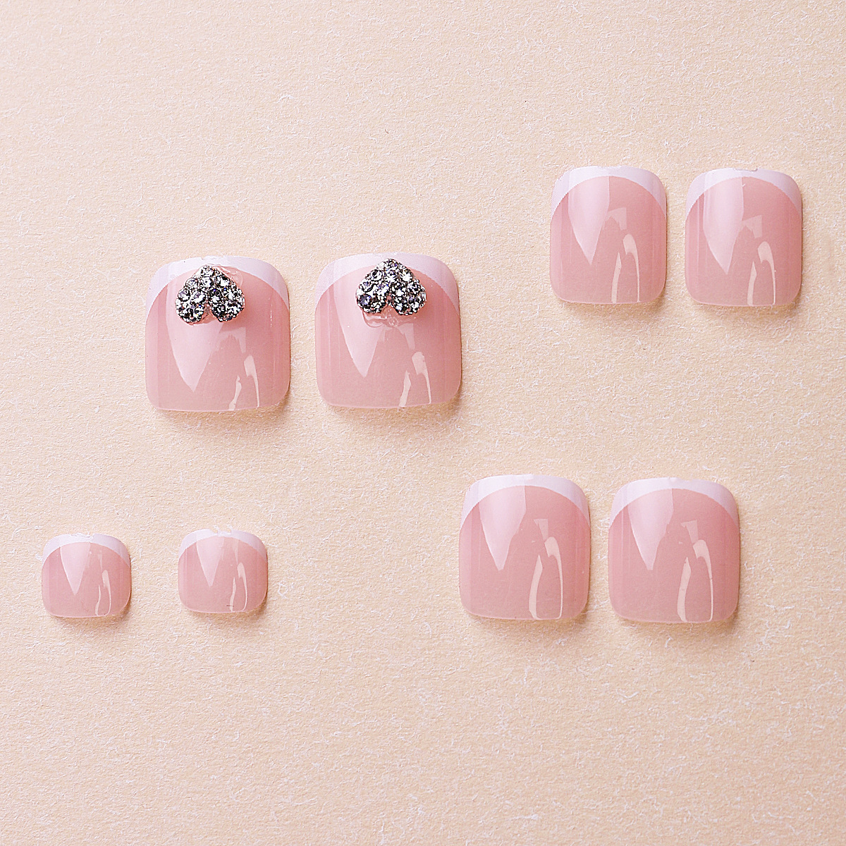 Fuente de fábrica directa punto transfronterizo perforación de amor pie parche de uñas de pie blanco francés usar uñas cortas al por mayor