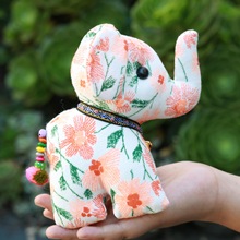 布艺公仔中号吉祥小象装饰摆件彩色儿童玩具泰国版纳旅游礼物