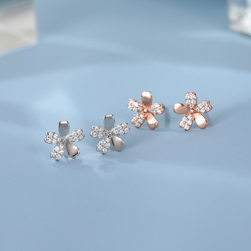 Under the Banyan Tree S925 Silver Small Flower Earrings for Women Exquisite and Versatile Cherry Blossom Earrings High-end Ear Accessories for Ear Holes