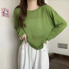 氷糸の長袖のシンプルな女性の薄いタイプの夏のゆったりした純色の百合の底のシャツの白い微透天糸の点のマスクの上で