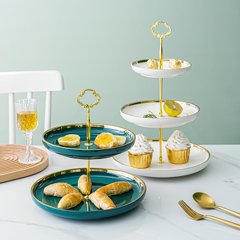 Luz de lujo de cerámica de tres capas Placa de pastel de frutas mesa de café del hogar bandeja de postre de dulces mesa de postre de cumpleaños de la boda creativa