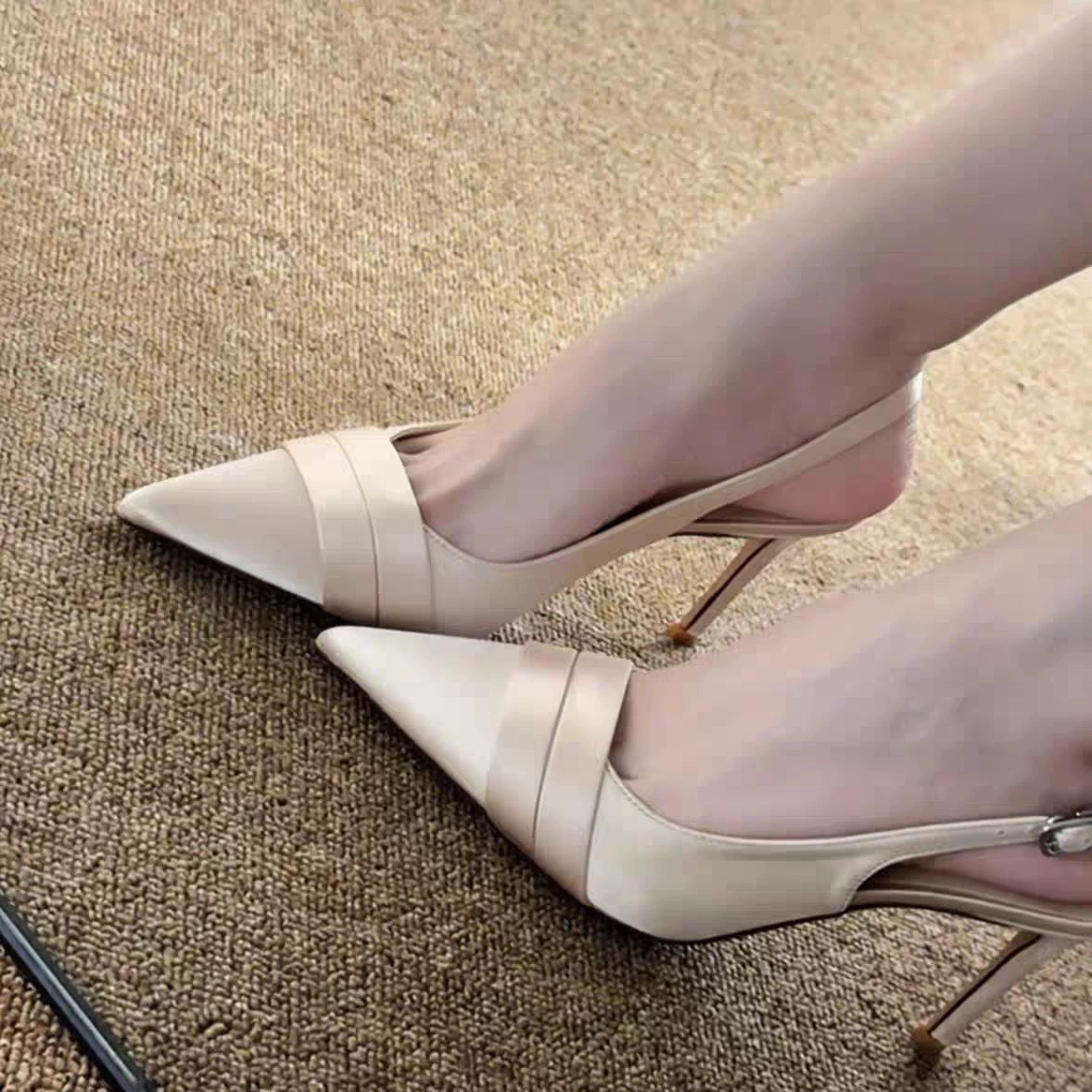 Французский темперамент шампанского цвета Баотоу сандалии женские весенние 2025 новые каблуки