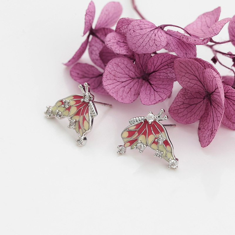 Xuping incrustado joyas artificiales aleación de cobre chapado blanco mariposa pendientes de esmalte de color goteo serie de pendientes al por mayor