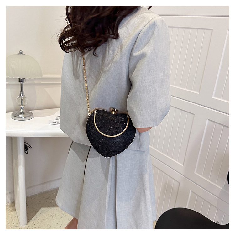 Streetwear Style Heart-shaped Shape Medium Size Women'S Medium Pu Leather Solid Color Streetwear Lock Clasp Crossbody Bag