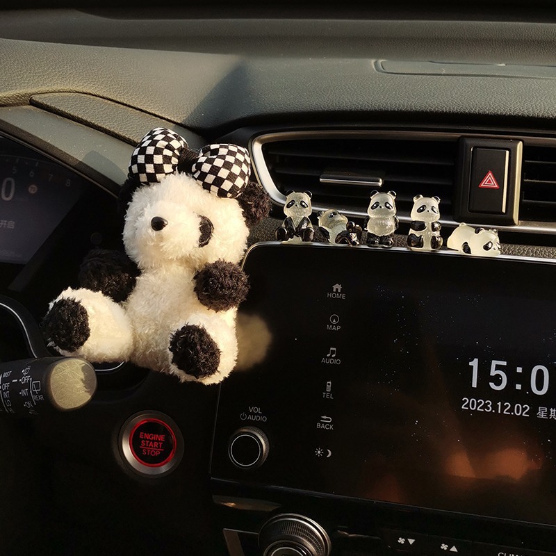 Linda decoración de coche panda pantalla de control central espejo retrovisor reflectante adorno muñeca de coche adorno de adorno de coche mujer