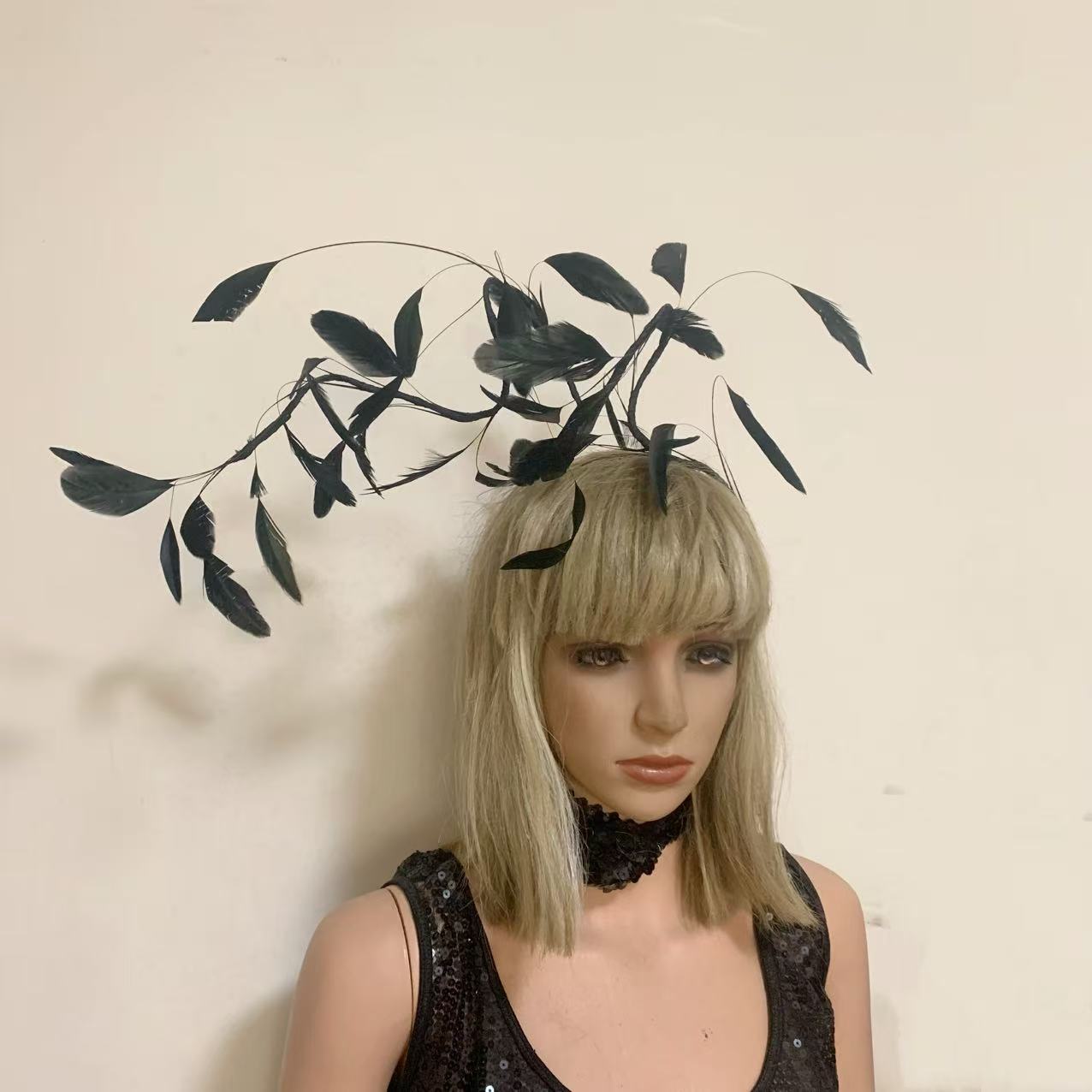 Creative British socialite vintage feather headband, headpiece for runway shows, styling hair accessory, model photography head ornament
