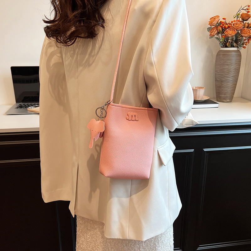 2024 nuevo mini bolso de mujer estilo coreano europeo y americano retro bolso de moda simple macarón bolso de teléfono móvil casual