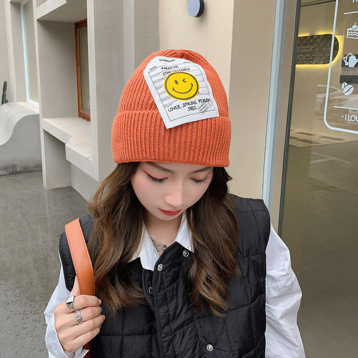 Korean Style Smiley Face Cloth Label Warm Knitted Hat Wholesale Nihaojewelry display picture 10