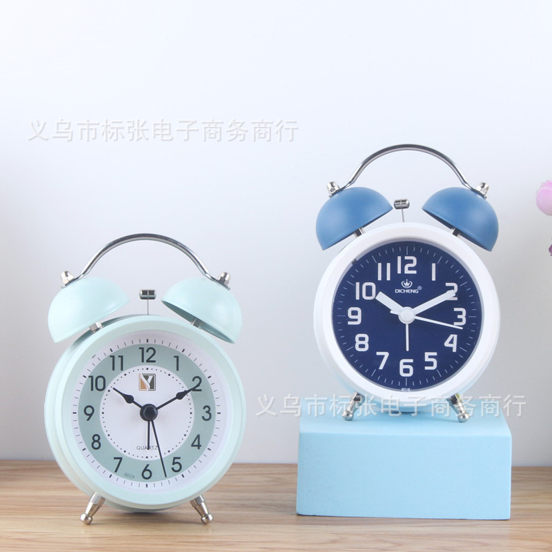 Moda creativa Reloj despertador de timbre de metal de 3 pulgadas Reloj despertador silencioso Dormitorio de niños Dormitorio de estudiantes Reloj luminoso al por mayor