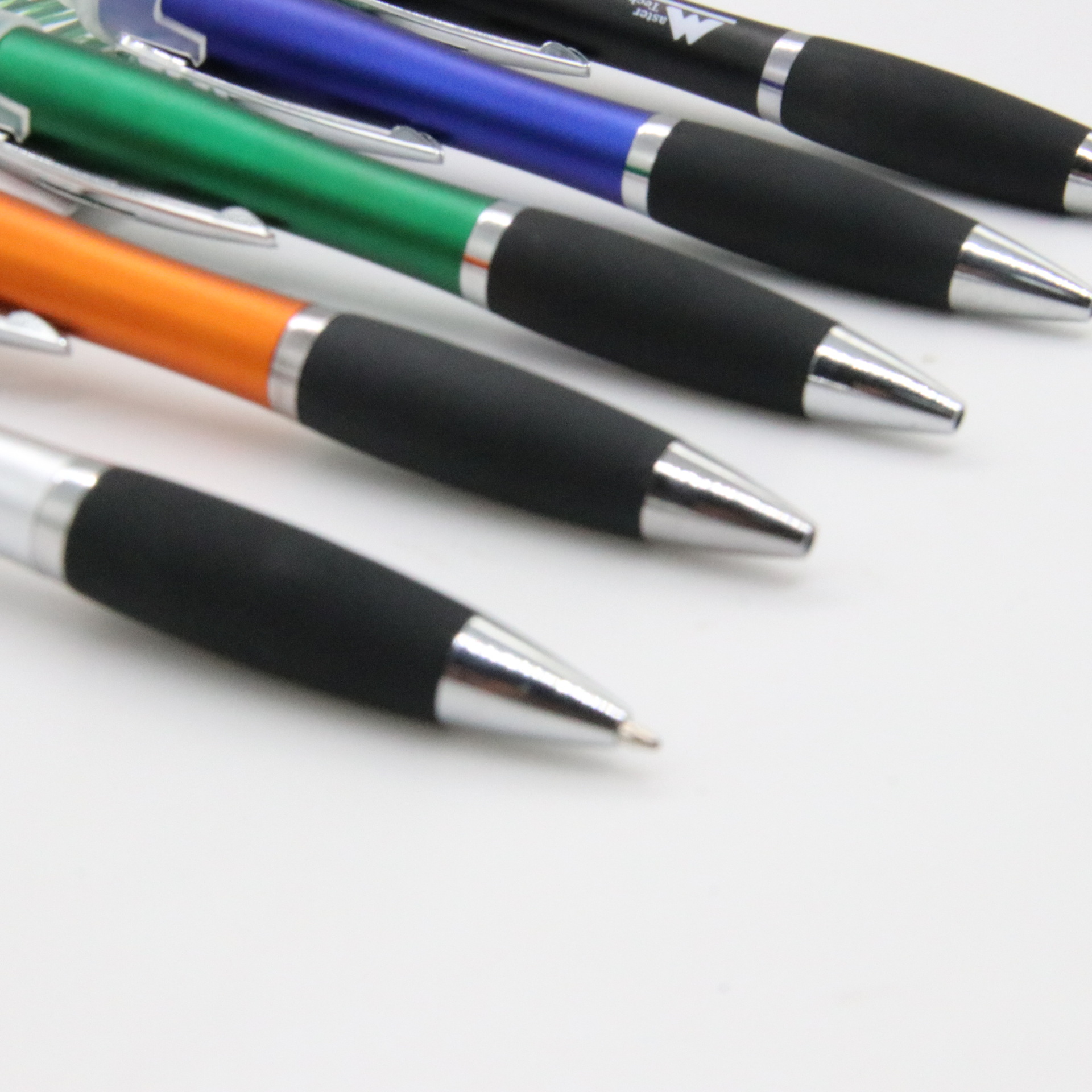 Venta al por mayor plástico táctil bolígrafo lámpara pluma multifuncional pluma de la lámpara de la pluma de la publicidad pantalla táctil pluma del teléfono móvil