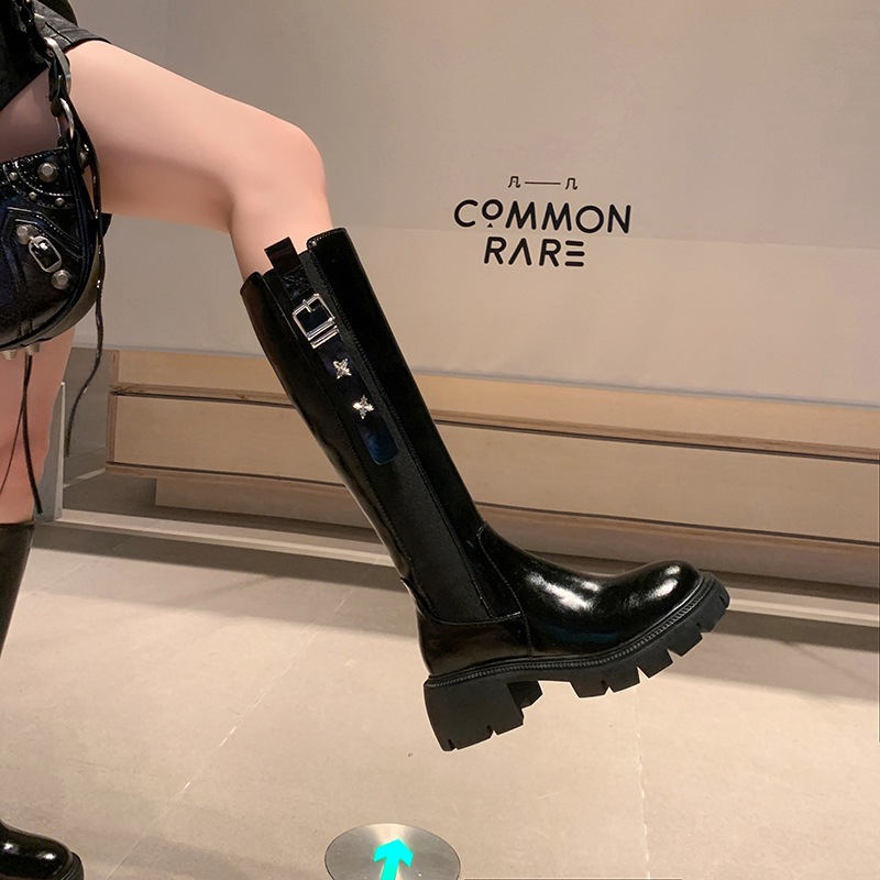 Winter high boots platform made of patent leather heels