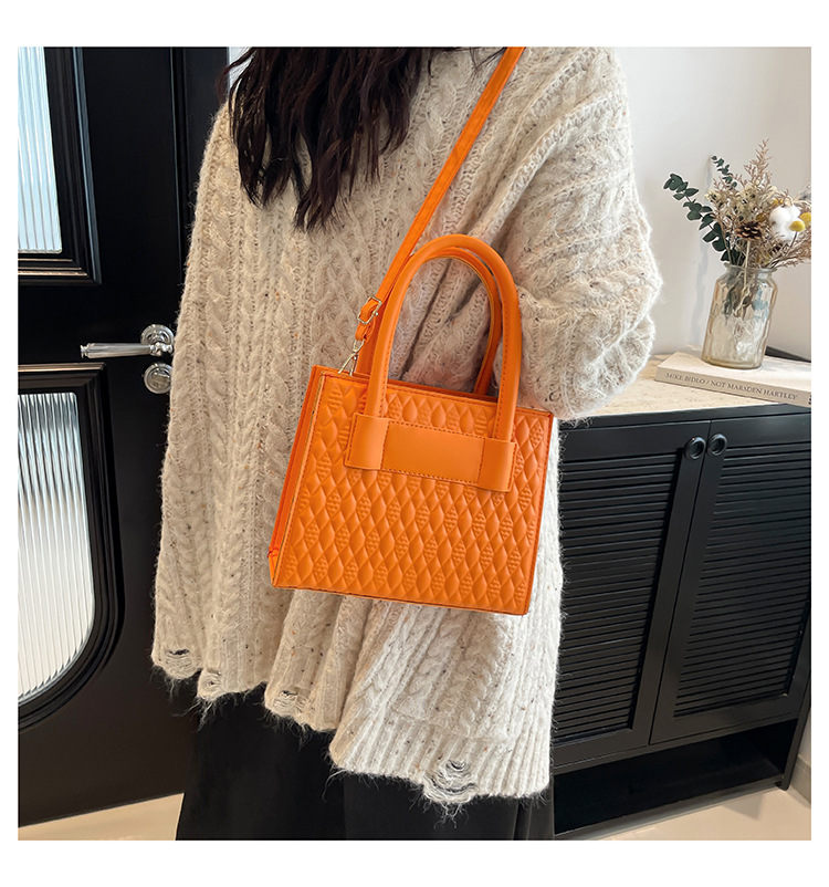 Leisure for women 2024 new item, niche simple diamond grid handbag, fashionable and popular single shoulder crossbody_voghion.com