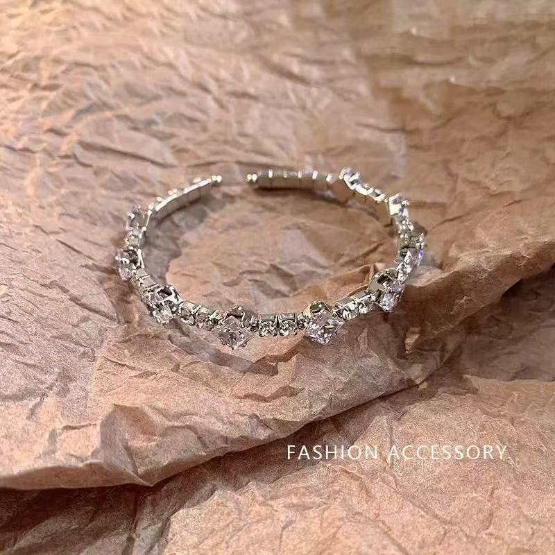 Light Luxury Exquisite Super Flash Rhombus Rhinestone Geometric Bracelet Diamond Inlaid Design Sense Fashion Trendy_voghion.com