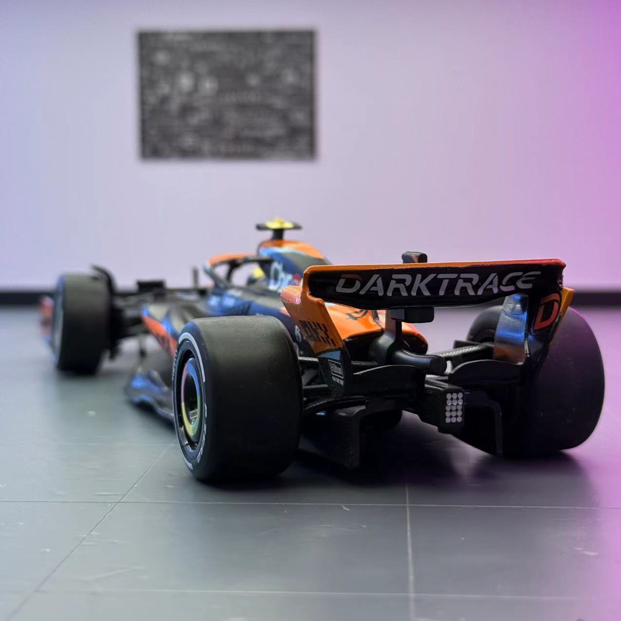 Modelo de coche de color ámbar 1:24 McLaren cLarenF1 aleación coche de carreras modelo de deslizamiento adornos juguetes para niños luz silenciosa