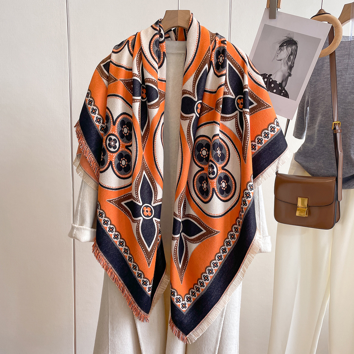 New retro cashmere-like tassel large square scarf women's double-sided thickened autumn and winter warm elegant scarf air conditioning shawl