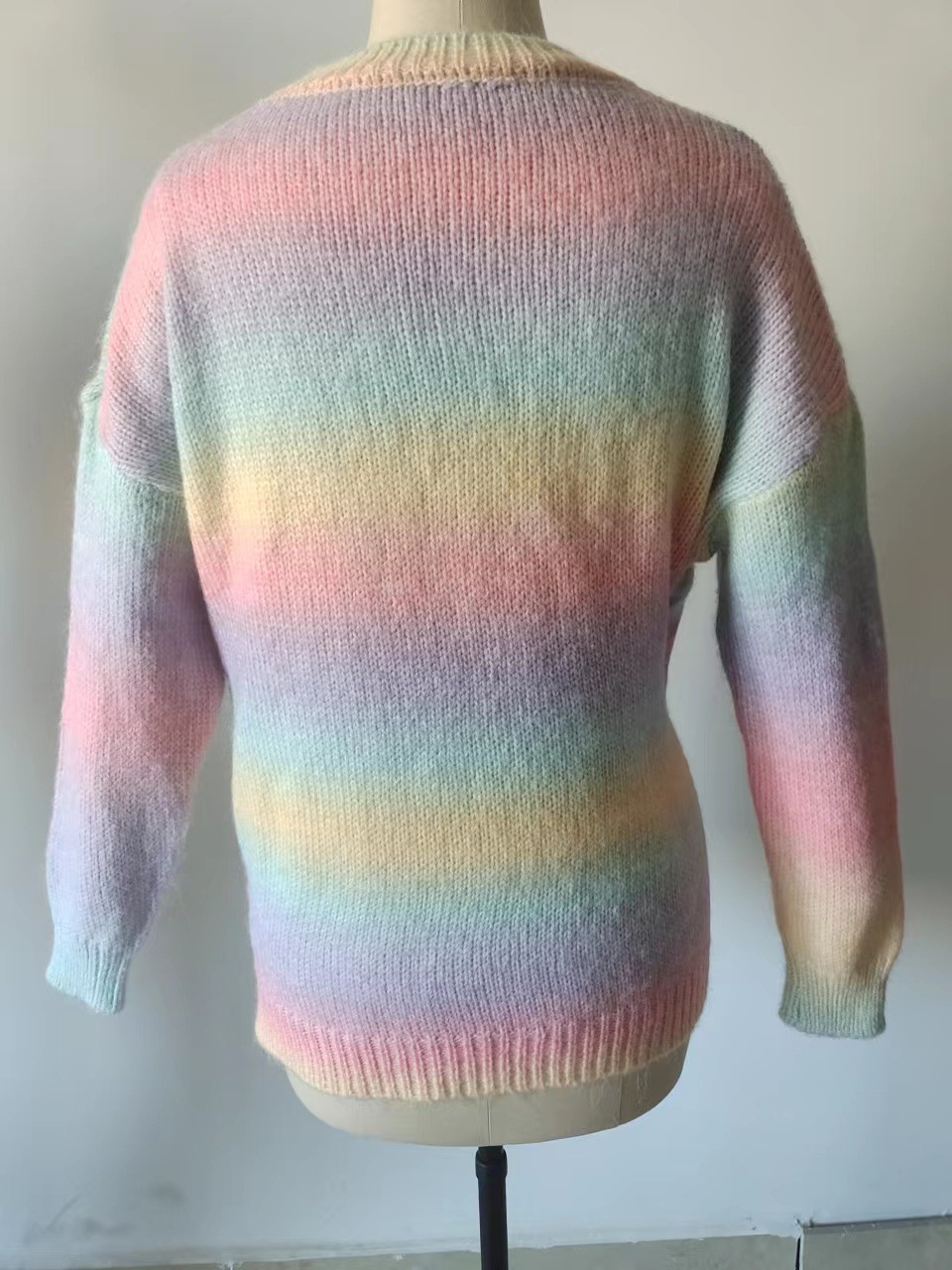 2024 neuer Damen-Strickpullover mit schrittweisem Batikmuster „Fried Dough Twists“_voghion.com