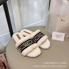 D家の高バージョンの毛のスリッパの女性の秋冬の新型のアルファベットの平らな刺繍の底の外は快適な室内の毛の1字のドラッグを着ます。