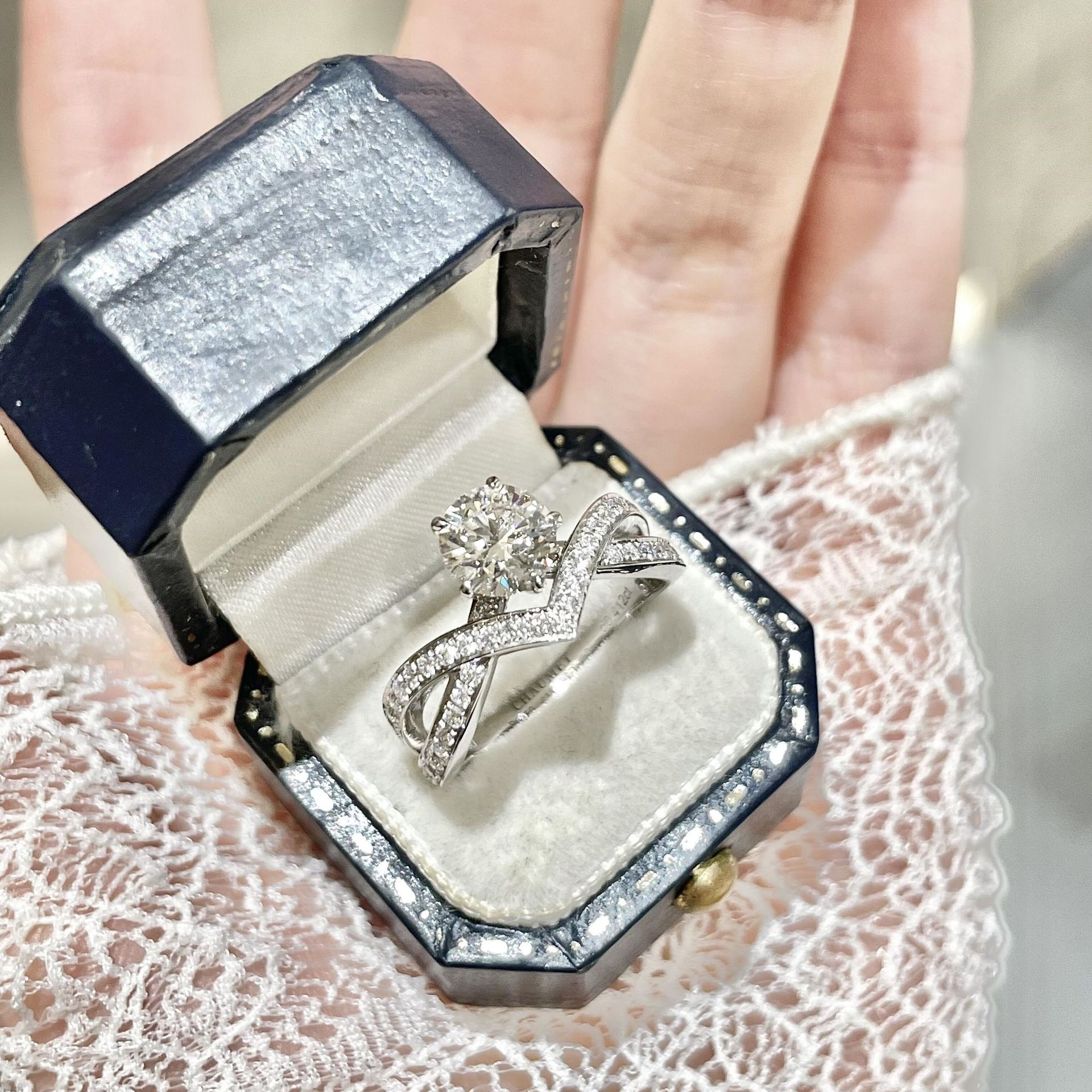 Eight Hearts and Eight Arrows 1 Carat Coronation Love Wing Diamond Ring Women's V-Shaped Crown Ring Engagement Wedding Diamond Ring Gift for Girlfriend