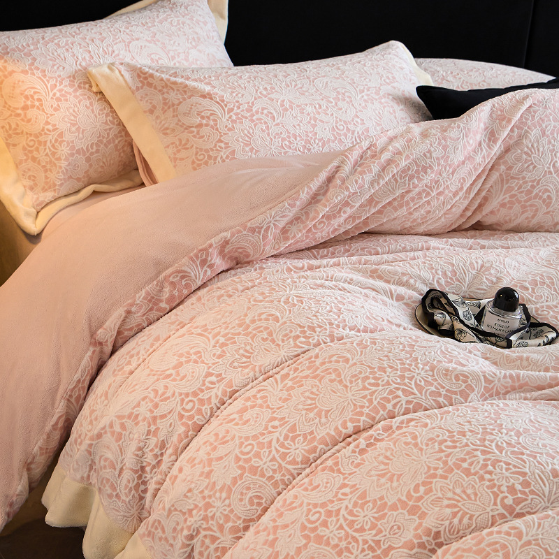 Espesado y cálido ~ tallado de lana simple de lana de leche de cuatro piezas conjunto romántico francés de alta calidad de invierno espeso de lana de doble cara